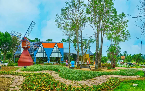 Panorama do jardim dos Países Baixos, parque Rajapruek, Chiang Mai, Tailandês — Fotografia de Stock