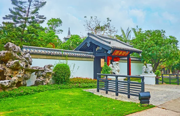 Il cancello del giardino cinese, parco Rajapruek, Chiang Mai, Thailandia — Foto Stock