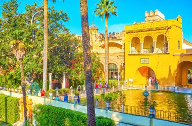 Sevilla, Sp 'deki Alcazar Sarayı Bahçeleri' ndeki turizm merkezi.