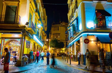 Eski Sevile, İspanya 'daki gece aktivitesi