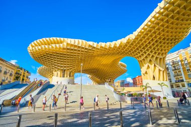 İspanya, Sevilla 'daki modern Metropol Şemsiyesi inşaatı.