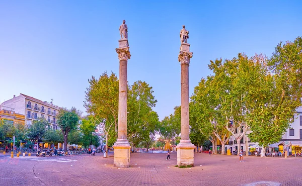 Las columnas con Julio César y Hércules, Sevilla, España — Foto de Stock
