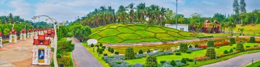 Rajapruek Parkı ve Kraliyet Sokağı Panoraması, Chiang Mai, Tayland
