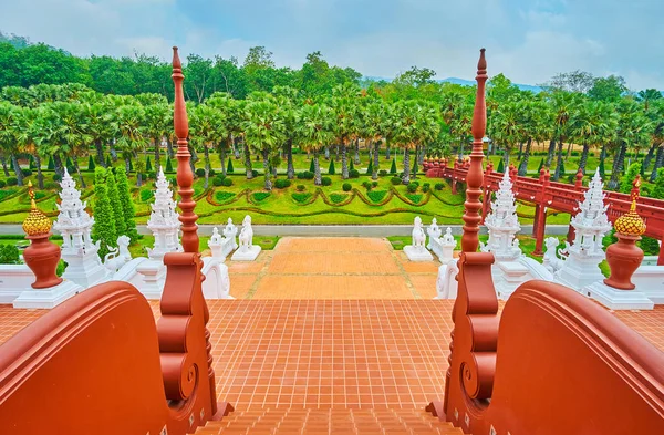 La vista desde el pabellón real, Rajapruek parque, Chiang Mai, Thaila — Foto de Stock