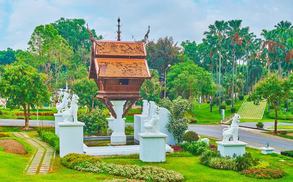 Arquitectura del santuario mondop, Rajapruek park, Chiang Mai, T — Foto de Stock