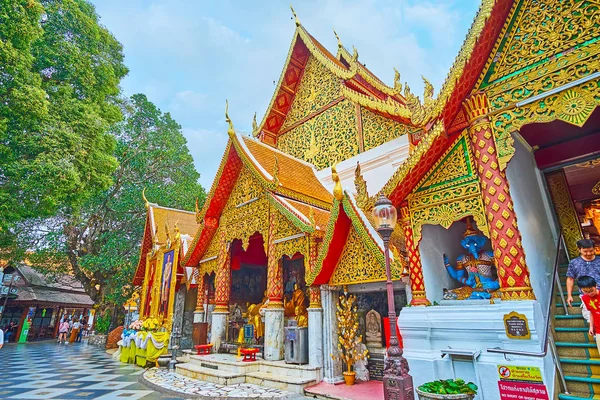 Złote kapliczki Wat Phra Że Doi Suthep świątynia, Chiang Ma — Zdjęcie stockowe