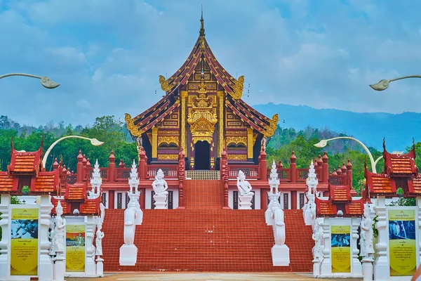 Pabellón real en el parque Rajapruek, Chiang Mai, Tailandia —  Fotos de Stock