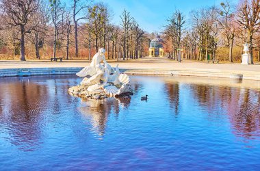 Naiad çeşmesi ve Kolomb, Schonbrunn Sarayı bahçesi, Viyana, 