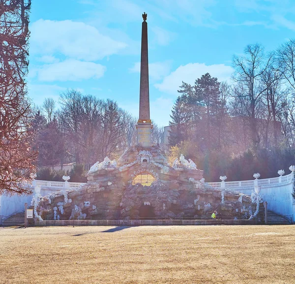 奥地利维也纳Schonbrunn宫花园的方尖碑喷泉 — 图库照片