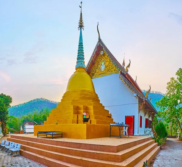 Gilt Chedi Ornate Hti Umbrella Located Ubosot Ordination Hall Wat — Stock Photo, Image