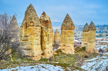 Goreme 'in parmak benzeri tuff kaya oluşumları Türkiye' nin Kapadokya bölgesinin önemli simgelerinden biridir.