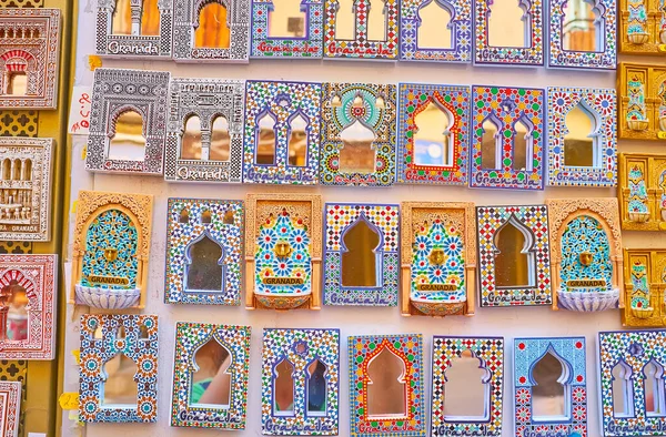 Stand Loja Com Ímãs Estilo Árabe Forma Janelas Portas Alhambra — Fotografia de Stock