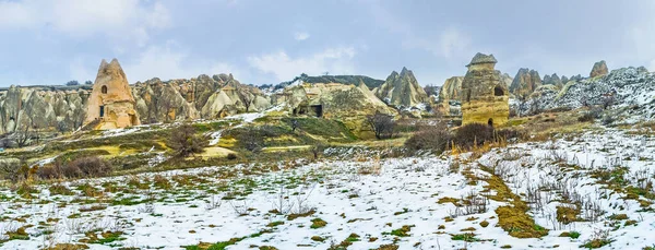 Panorama Tupikalnego Krajobrazu Kapadocji Ziemiami Rolniczymi Klifami Tufowymi Małym Kamiennym — Zdjęcie stockowe