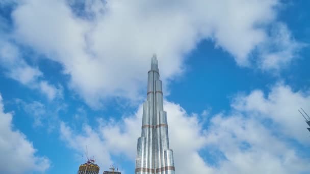 Dubai Förenade Arabemiraten Mars 2020 Snabbspringande Moln Över Spiran Fantastisk — Stockvideo