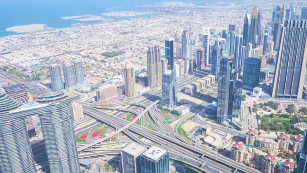 2020年3月3日 3月3日在迪拜 在俯瞰波斯湾空中 现代地区 海岸线的顶层观景台上欣赏现代迪拜下城的美景 — 图库视频影像