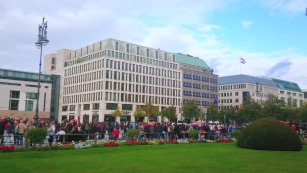 Berlin Németország Október 2019 Kilátás Park Pariser Platz Tömegek Ünneplő — Stock videók