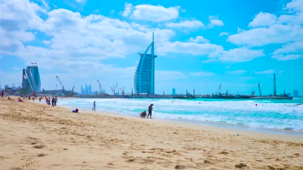 Dubai Uae March 2020 View Fast Running Clouds Public Beach — Stock Video