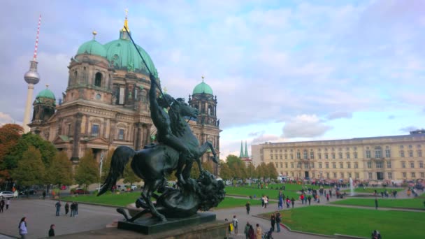 Berlín Alemania Octubre 2019 Antigua Escultura Bronce Del Luchador León — Vídeos de Stock