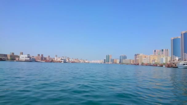 Dubai Uea March 2020 Perjalanan Perahu Abra Sepanjang Dubai Creek — Stok Video