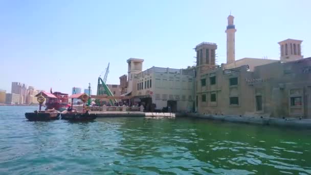 Dubai Vae März 2020 Uferpromenade Des Dubai Creek Mit Festgemachten — Stockvideo