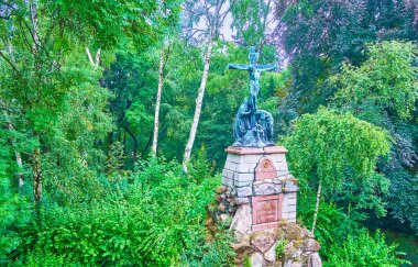 Çarmıhta ölen İsa adlı heykel, Polonya 'nın Czestochowa kentindeki Jasna Gora manastırının bahçesinde inşa edilen Haç Yolu' nun durağı.