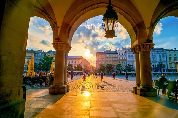 Krakau Polen Juni 2018 Die Strahlenden Abendsonnen Scheinen Durch Die — Stockfoto