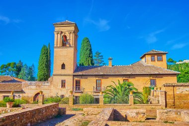 San Francisco Manastırı 'nın eski tuğla binası günümüzde Alhambra, Granada, İspanya' da da otel olarak hizmet vermektedir.