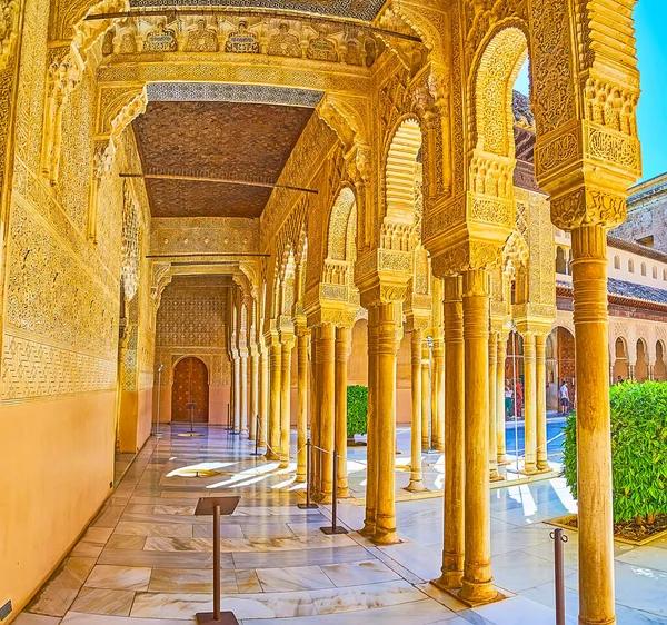 Granada Ισπανια Σεπτεμβριου 2019 Περίτεχνη Στοά Του Παλατιού Των Λεόντων — Φωτογραφία Αρχείου