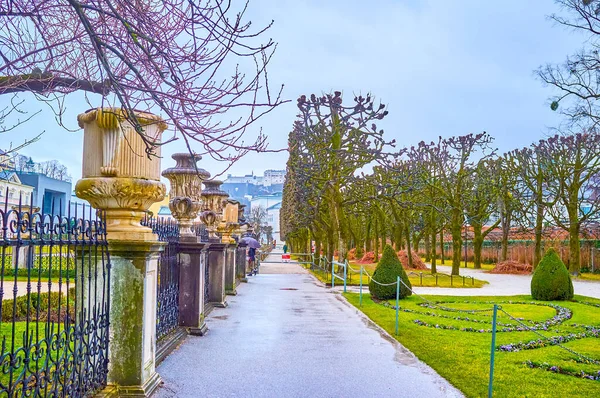 Salzburg Áustria Março 2019 Agradável Passeio Longo Cerca Com Grandes — Fotografia de Stock