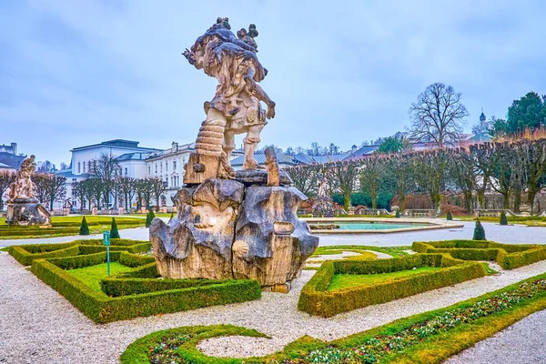 Salzburg Austria 2019年3月1日 关于古董主题的雕塑作品 巴黎偷走了位于米拉威尔花园中央喷泉周围的海伦娜 于3月1日在萨尔茨堡创作 — 图库照片