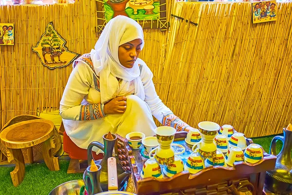 Дубай Оаэ Марта 2020 Эфиопская Кофейная Церемония Музее Кофе Молодая — стоковое фото