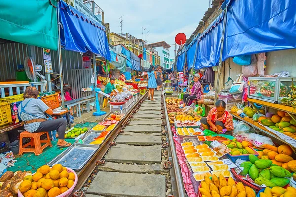 Maeklong Thailand May 2019 Maeklong Railway Market Talad Rom Hoop — Stock Photo, Image