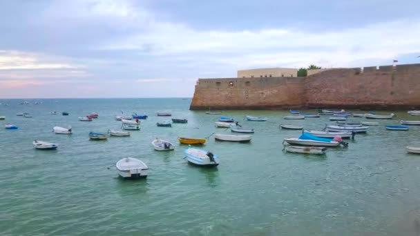 Cadiz Spain September 2019 Old Fishing Boats Bobbing Waves Natural — Stock Video