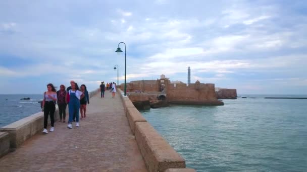 Cadiz Hiszpania Wrzesień 2019 Wąski Kamienny Chodnik Prowadzący Castillo San — Wideo stockowe