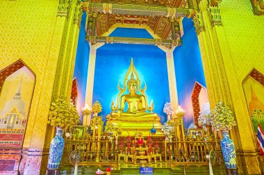 BANGKOK, THAILAND - 13 Mayıs 2019: Wat Benchamabophit Dusitvanaram Mermer Tapınağı 'nın 13 Mayıs 2019' da Bangkok 'ta sunağı