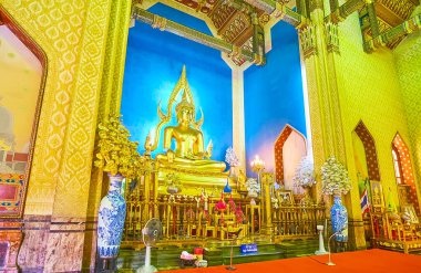 BANGKOK, THAILAND - 13 Mayıs 2019: Wat Benchamabophit Dusitvanaram Mermer Tapınağının manzaralı iç mekanı, 13 Mayıs 'ta Bangkok' ta