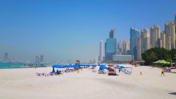 Dubai Émirats Arabes Unis Mars 2020 Panorama Confortable Plage Sable — Video