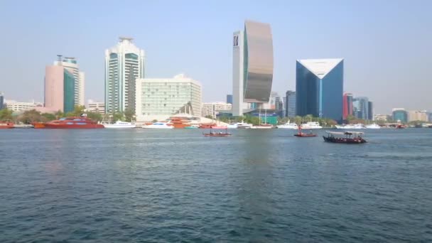 Dubai Eae Március 2020 Deira Városképe Dubai Creek Mögötti Kereskedelmi — Stock videók