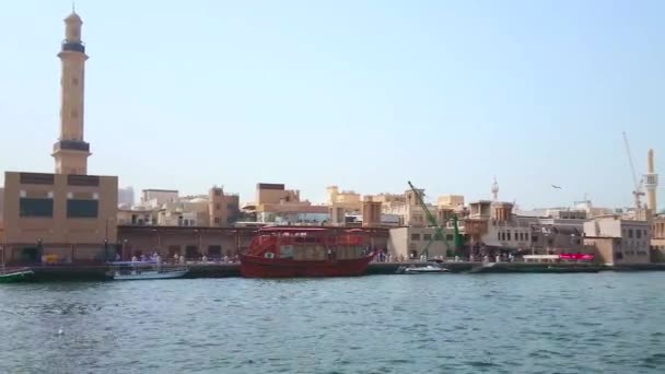 Dubai Uea March 2020 Perjalanan Melalui Dubai Creek Sepanjang Lingkungan — Stok Video