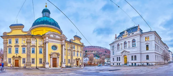 Salzburg Austria Mart 2019 Kajetanerplatz Meydanında Muhteşem Kajetanerkirche Landesgericht Cephesi — Stok fotoğraf