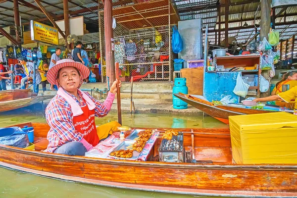 Damnoen Saduak Thaïlande Mai 2019 Les Vendeurs Bateaux Sampan Alimentaire — Photo