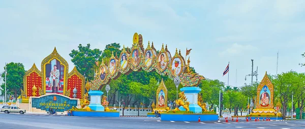 Bangkok Thailand May 2019 Panorama Ratchadamnoen Avenue Portraits King Rama — Stock Photo, Image