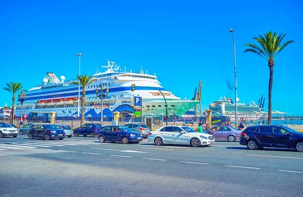 Cadiz Spain September 2019 Huge Cruise Liners Moored Port Card — Stock Photo, Image