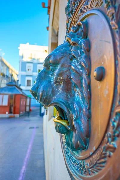 Cadiz Deki Main Postanesinin Duvarındaki Posta Kutusu Bronz Oyulmuş Aslan — Stok fotoğraf