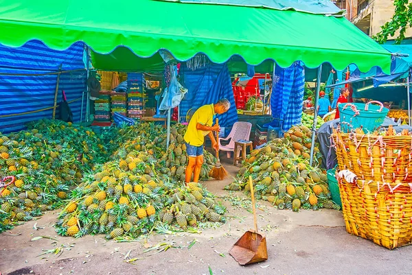 Bangkok Tailandia Mayo 2019 Comerciante Mahanak Fruit Market Barre Pabellón — Foto de Stock