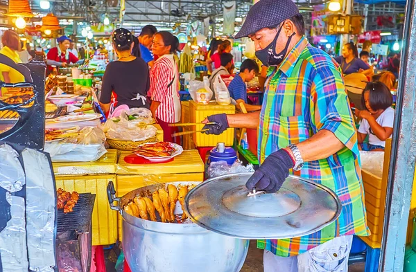 Bangkok Thailand Травня 2019 Кухар Готує Курячі Крильця Барбекю Домашній — стокове фото