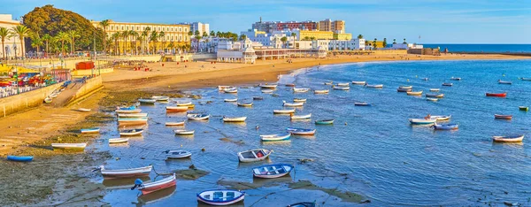 Cadiz Espanha Setembro 2019 Panorama Pequenos Barcos Pesca Águas Rasas — Fotografia de Stock