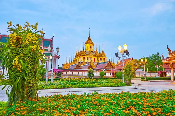 Colorful Flowers Evening Mahajetsadabadin Park Located Front Wat Ratchanatdaram Buddhist — Stock Photo, Image