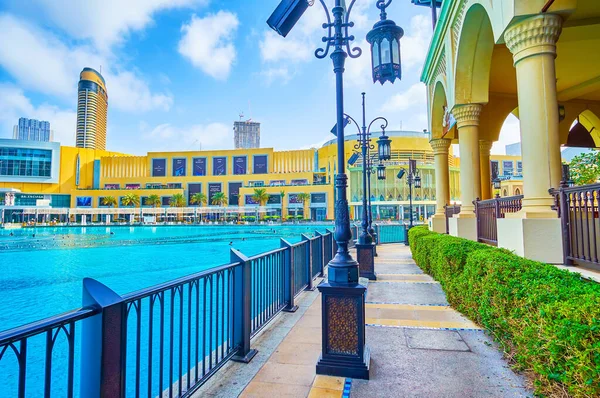 Dubai Uae March 2020 Walking Promenade Burj Khalifa Lake Popular — Stock Photo, Image