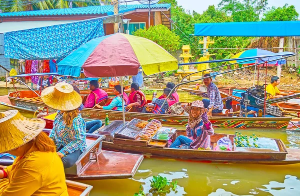 Damnoen Saduak Tailandia Mayo 2019 Alta Actividad Embarcaciones Flotando Través — Foto de Stock